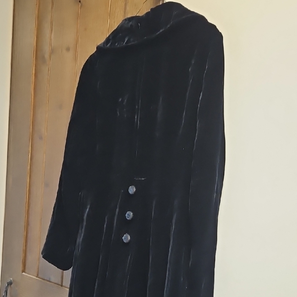 Sophisticated Black Velvet Vintage Trench Coat for Women